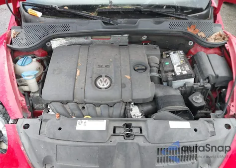 2013 Volkswagen Beetle 2.5L z USA, uszkodzony, nr VIN 3VWJP7AT5DM688871